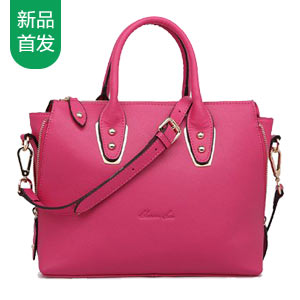 线条简洁的包包，总能给人纯粹干练的印象，压印十字纹牛皮更加经久耐用，鲜亮的色彩衬托出女性的灵动优雅，内部大容量空间足以容纳使你更加美丽的小秘密。